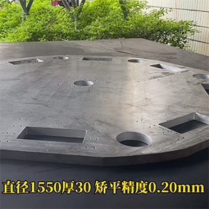 30mm厚鋼板，直徑1.55米機加工變形矯平機視頻